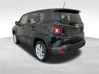 Used 2023 Jeep Renegade Latitude video 3