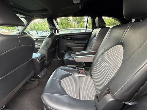Used 2025 Toyota Highlander XSE AWD/4WD image 27
