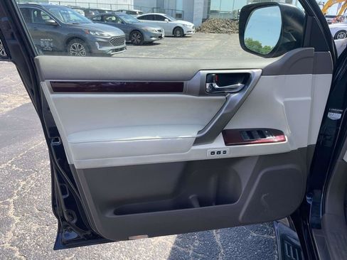Used 2019 Lexus GX 460 Premium w/ Premium Package AWD/4WD image 15