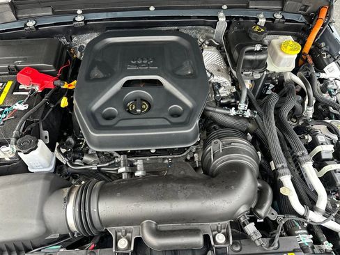 Used 2024 Jeep Wrangler Unlimited image 22