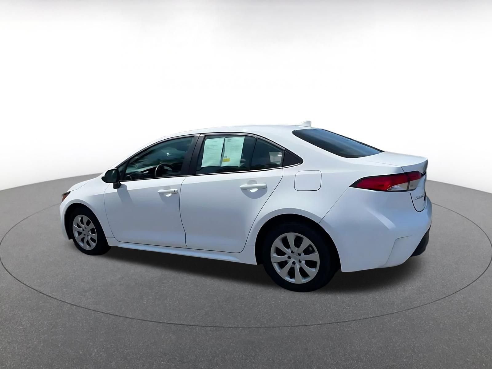 Used 2025 Toyota Corolla LE FWD image 9