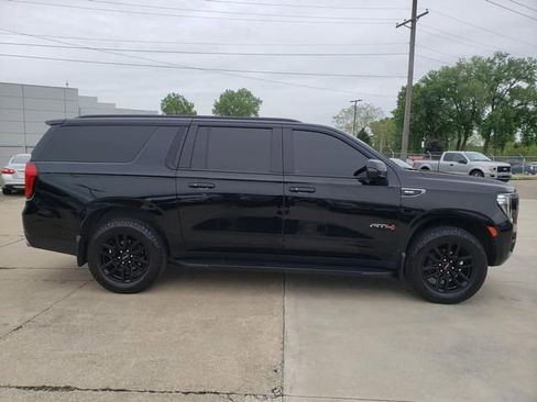 Used 2022 GMC Yukon XL AT4 AWD/4WD image 3
