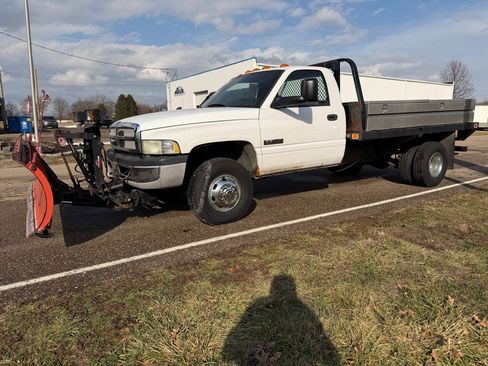Used 2002 Dodge Ram 3500 Truck 2WD Regular Cab image 3
