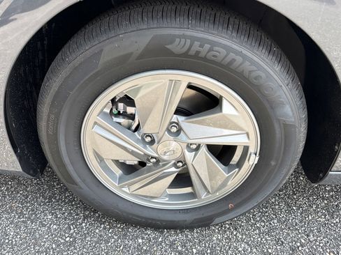 New 2026 Hyundai Elantra SE FWD image 9