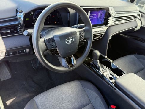 Used 2025 Toyota Camry LE image 4