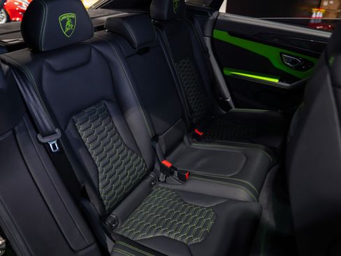 Used 2022 Lamborghini Urus AWD/4WD image 46