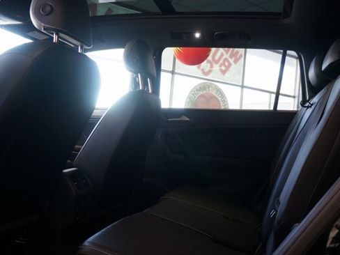 Certified 2021 Volkswagen Tiguan SE w/ Panoramic Sunroof Package image 7