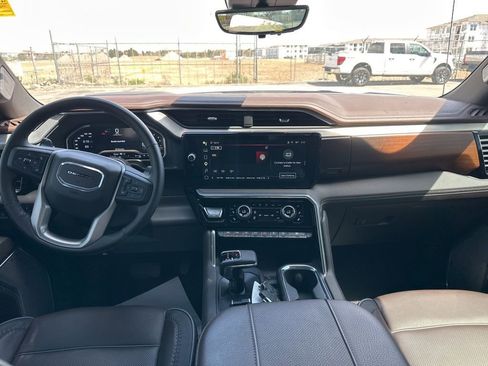 Used 2024 GMC Sierra 1500 Denali w/ Technology Package AWD/4WD image 8