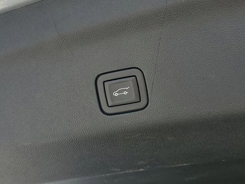 Used 2023 GMC Yukon XL SLT w/ SLT Premium Package AWD/4WD image 13
