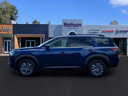 Used 2024 Nissan Pathfinder SV AWD/4WD image 8