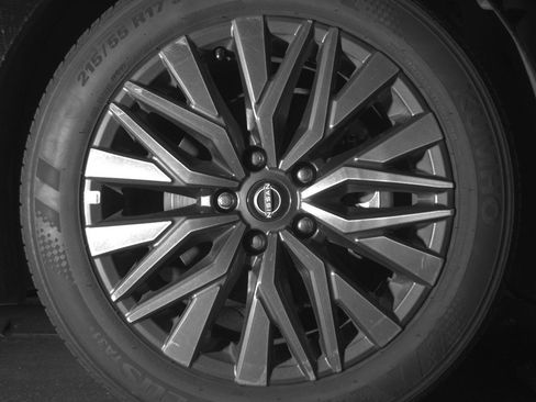 Used 2025 Nissan Altima 2.5 SV image 13