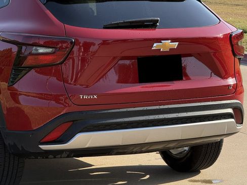 Used 2026 Chevrolet Trax LT FWD image 7