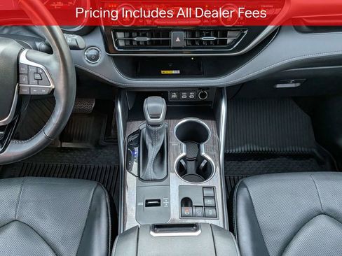 Used 2023 Toyota Highlander Limited FWD image 21