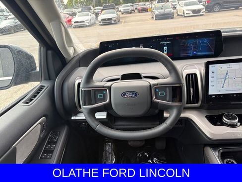 New 2025 Ford Expedition Active image 15
