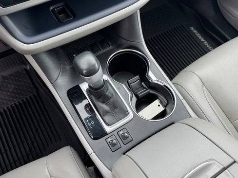 Used 2017 Toyota Highlander XLE image 27