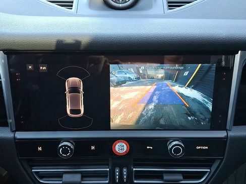 Certified 2026 Porsche Macan image 25
