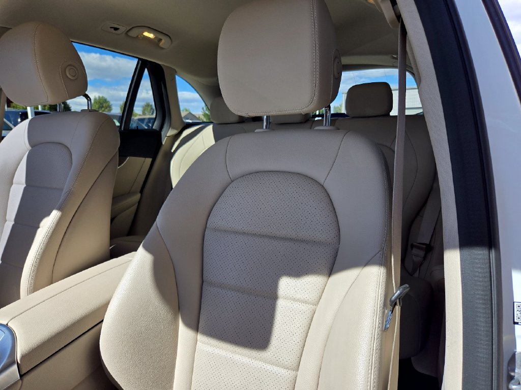 Used 2022 Mercedes-Benz GLC 300 4MATIC w/ Premium Package Lite image 12