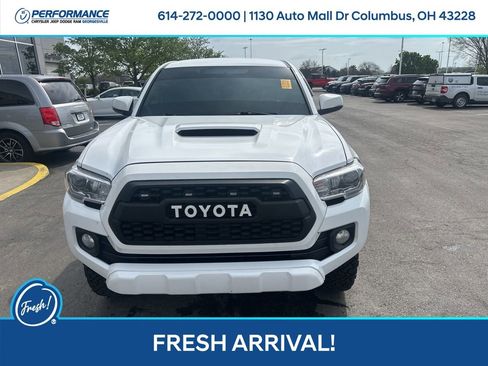 Used 2016 Toyota Tacoma TRD Sport image 9