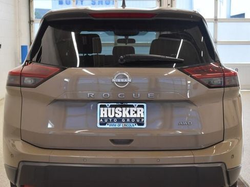 Used 2025 Nissan Rogue SV AWD/4WD image 11