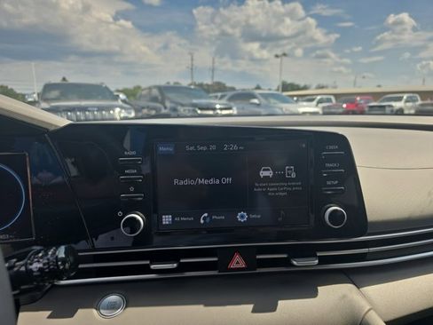 Used 2022 Hyundai Elantra SEL w/ Convenience Package image 20