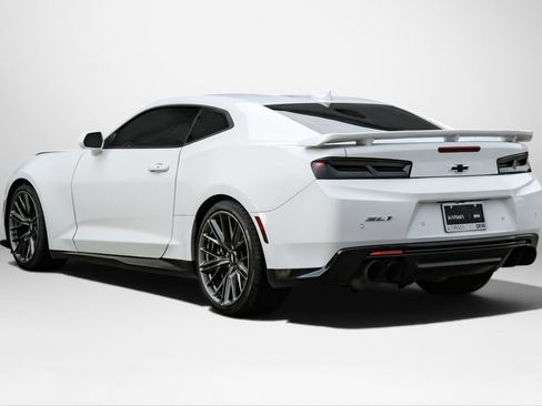 Used 2018 Chevrolet Camaro ZL1 RWD image 8