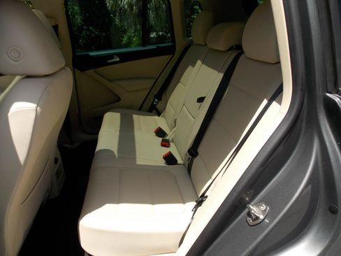 Used 2014 Volkswagen Tiguan SEL FWD image 6