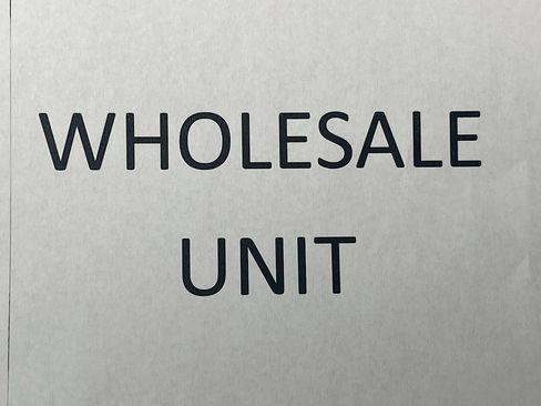 Used 2023 Jeep Wrangler Unlimited Sahara w/ Cold Weather Group AWD/4WD image 6