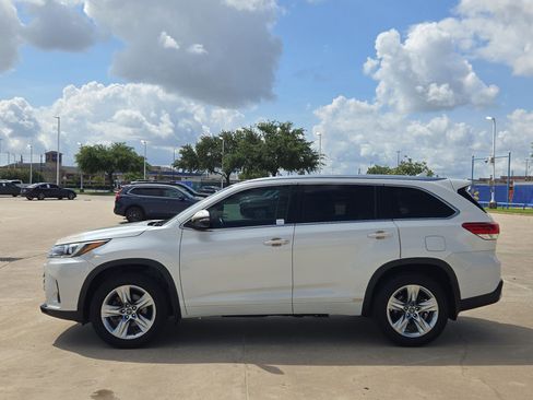 Used 2017 Toyota Highlander Limited FWD image 7