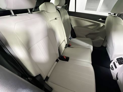 Used 2022 Volkswagen Tiguan SE R-Line image 26