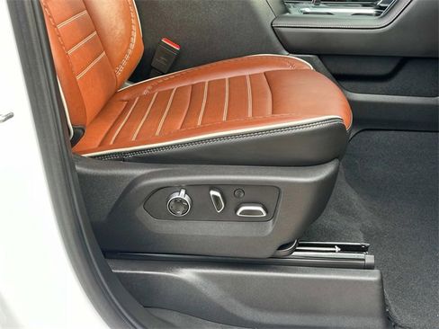 Used 2025 GMC Sierra 3500 Denali Ultimate image 15