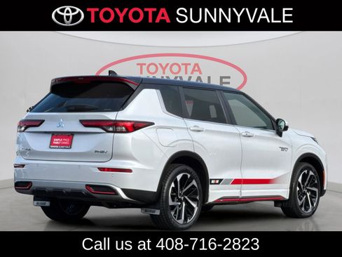 Used 2023 Mitsubishi Outlander SE image 3