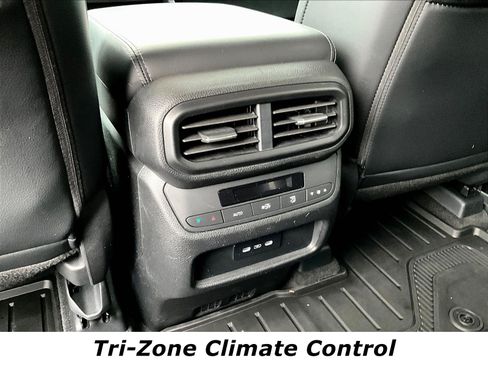 Used 2025 Honda Pilot EX-L image 10