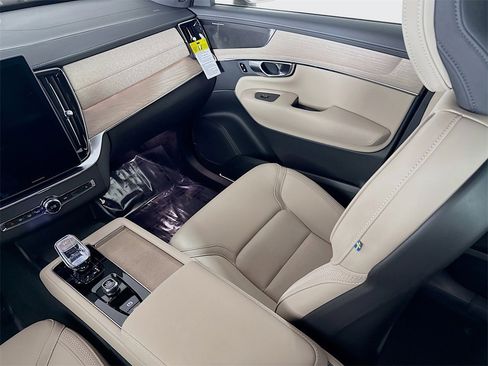 Certified 2026 Volvo XC90 T8 Plus w/ Protection Package Premier AWD/4WD image 24