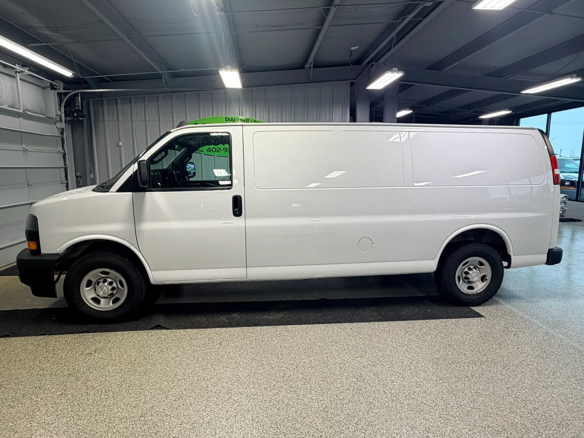 Used 2018 Chevrolet Express 3500 Extended w/ Driver Convenience Package RWD image 5