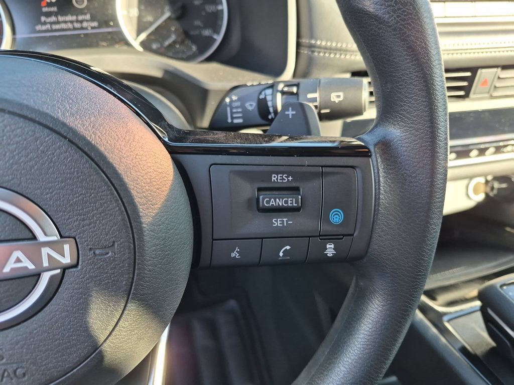 Used 2023 Nissan Rogue SV FWD image 16