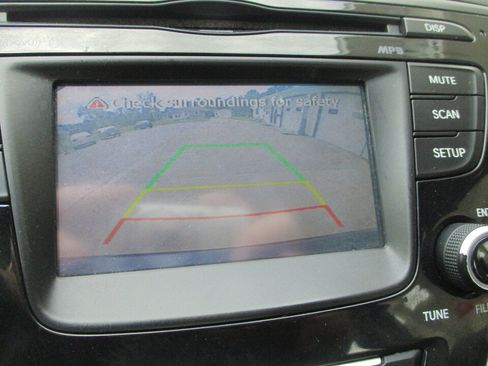 Used 2014 Hyundai Elantra SE w/ Option Group 02 FWD image 30