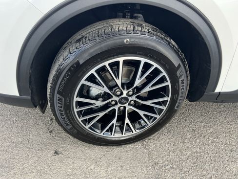 Certified 2025 Ford Escape SE image 12