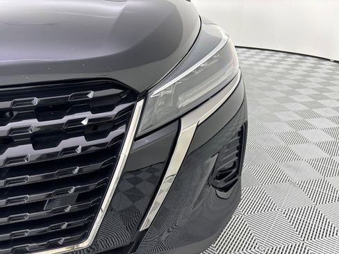 Used 2023 Nissan Kicks SR w/ SR Premium Package image 9