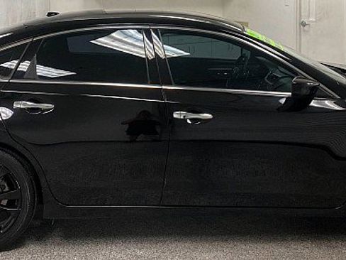 Used 2018 Nissan Altima 2.5 SR w/ SR Midnight Edition image 4