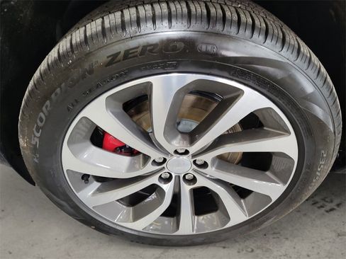 New 2024 Land Rover Discovery Sport Dynamic SE image 9