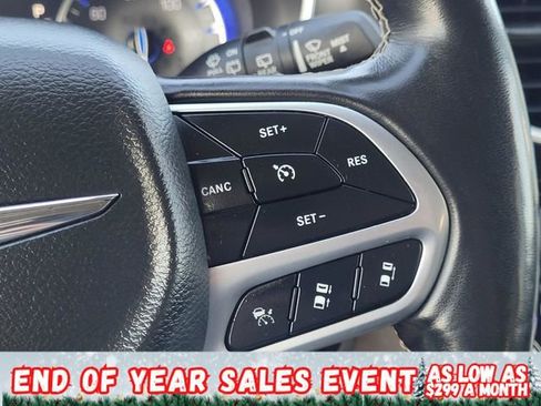 Used 2022 Chrysler Pacifica Touring-L image 28