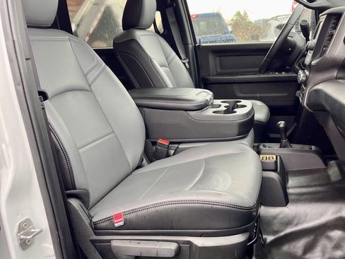 Used 2024 RAM 5500 Tradesman w/ Chrome Appearance Group image 21