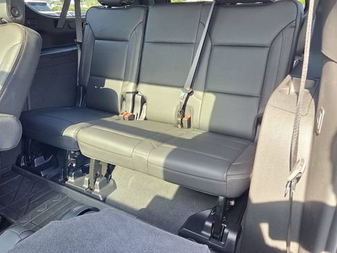 Certified 2025 Chevrolet Suburban High Country AWD/4WD image 10