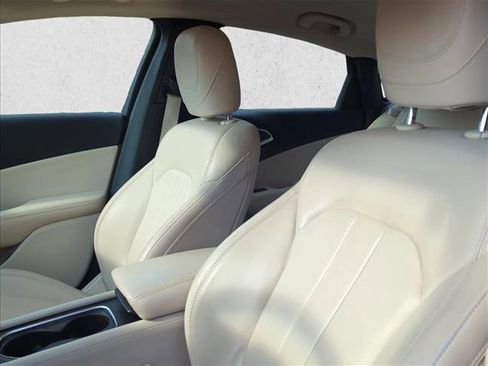 Used 2017 Chrysler 200 Limited Platinum image 13