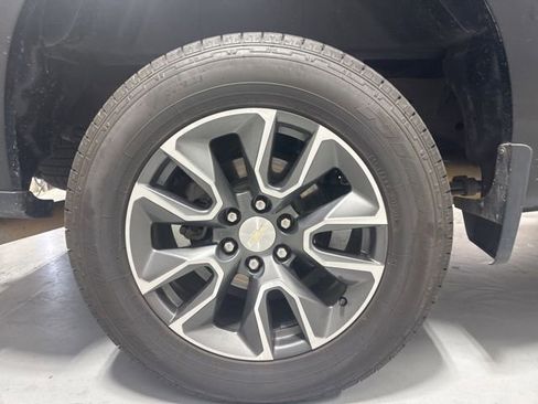 Used 2022 Chevrolet Silverado 1500 LT AWD/4WD image 6