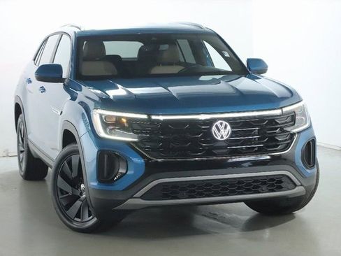 Used 2024 Volkswagen Atlas Cross Sport SE w/ Black Wheel Package FWD image 2