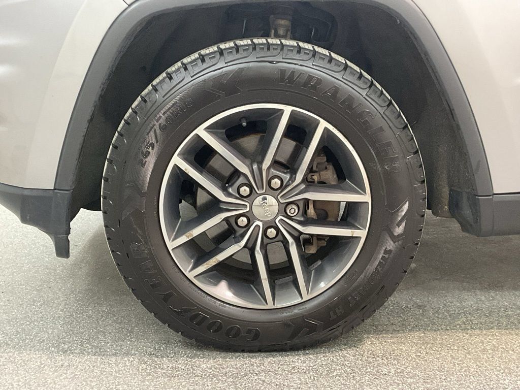 Used 2018 Jeep Grand Cherokee Limited AWD/4WD image 32
