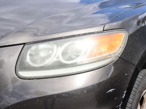 Used 2012 Hyundai Santa Fe SE FWD image 2