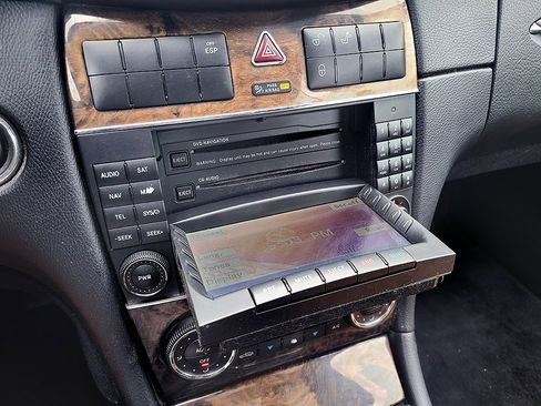 Used 2008 Mercedes-Benz CLK 350 Coupe image 28