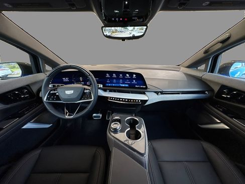 New 2026 Cadillac Optiq Luxury 1 image 22